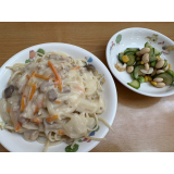 キノコクリームスパゲッティ ビーンズサラダ2